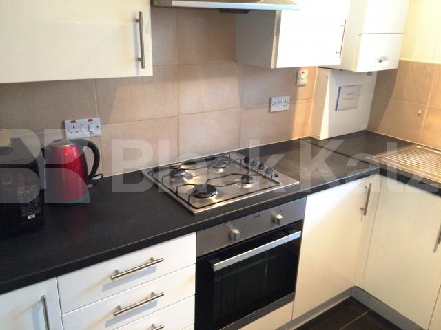 			LET, 2 Bedroom, 1 bath, 1 reception Apartment			 East Street , Elephant and Castle